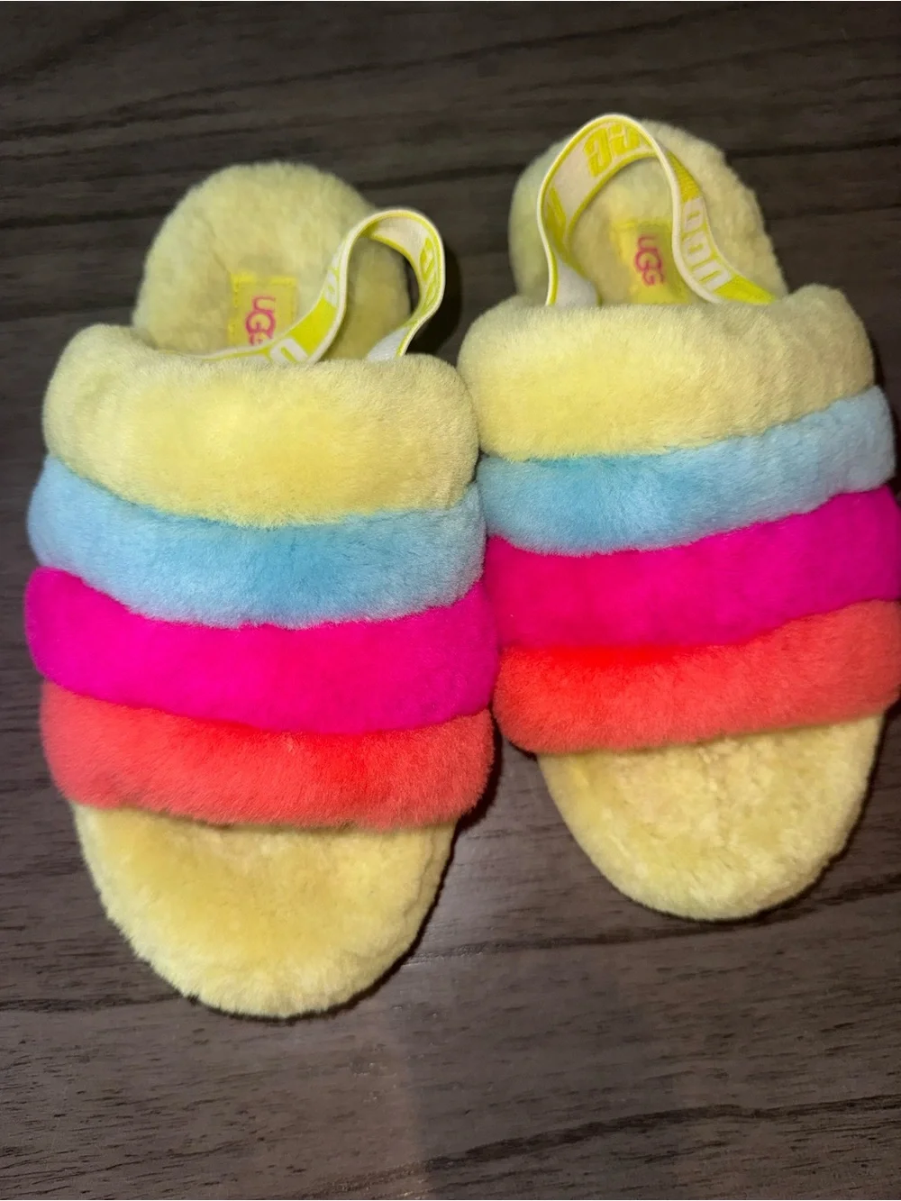 UGG FLUFF YEAH SLIDE SANDAL MULTI COLOR SHEEPSKIN WOOL YOUTH US 4 BARELY WORN